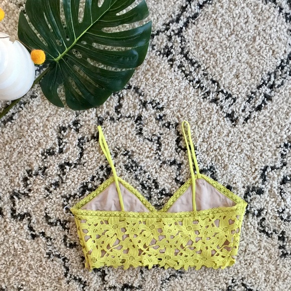 🍋FAMOUS CROP TOP🍋 - Picture 8 of 9